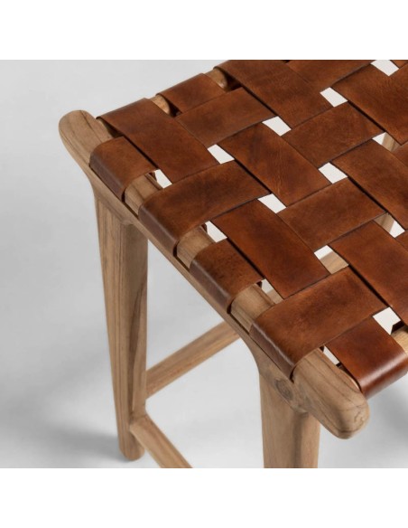 Taburete Baudilio madera y cuero detalle