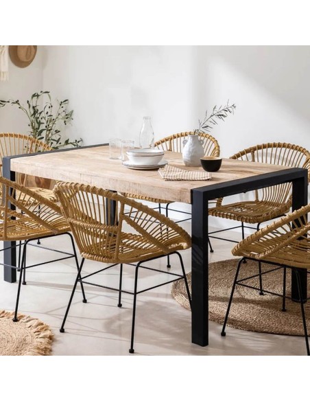 Mesa Conrado ideal para salones modernos