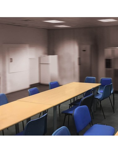 Mesa Kronos Melamina PVC 20mm | Estabilidad y Diseño Moderno