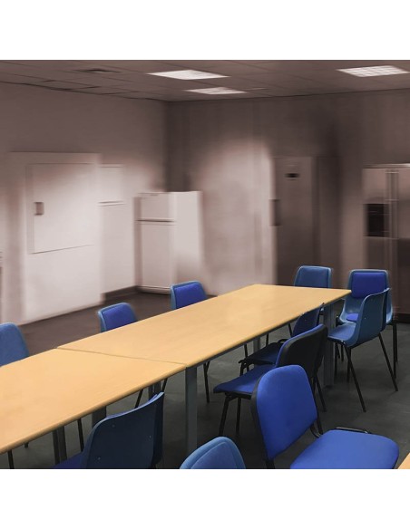 Mesa Kronos Melamina PVC 20mm | Estabilidad y Diseño Moderno